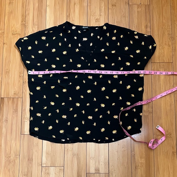 Madewell Drapey V-Neck Button Back Top Black French Daisies Size S - Picture 11 of 15